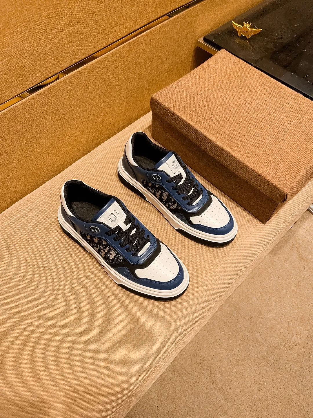 Men's shoes💰 440💰[Dior]🔥 High-end men's shoes brand official website 1:1 latest masterpiece: the upper is made of Italian imported first-layer cowhide with a comfortable and breathable lining➕original non-slip and wear-resistant outsole🔥, making walking more convenient and comfortable! An exclusive new model, a stunning work, a beautiful 1:1 replica [color] compared to the official quality! Create a fashionable personality to set off your uniqueness! A must-have for trendy men! Classic🔥Size: 38-44 Color: 🔥Multiple colors available🔥